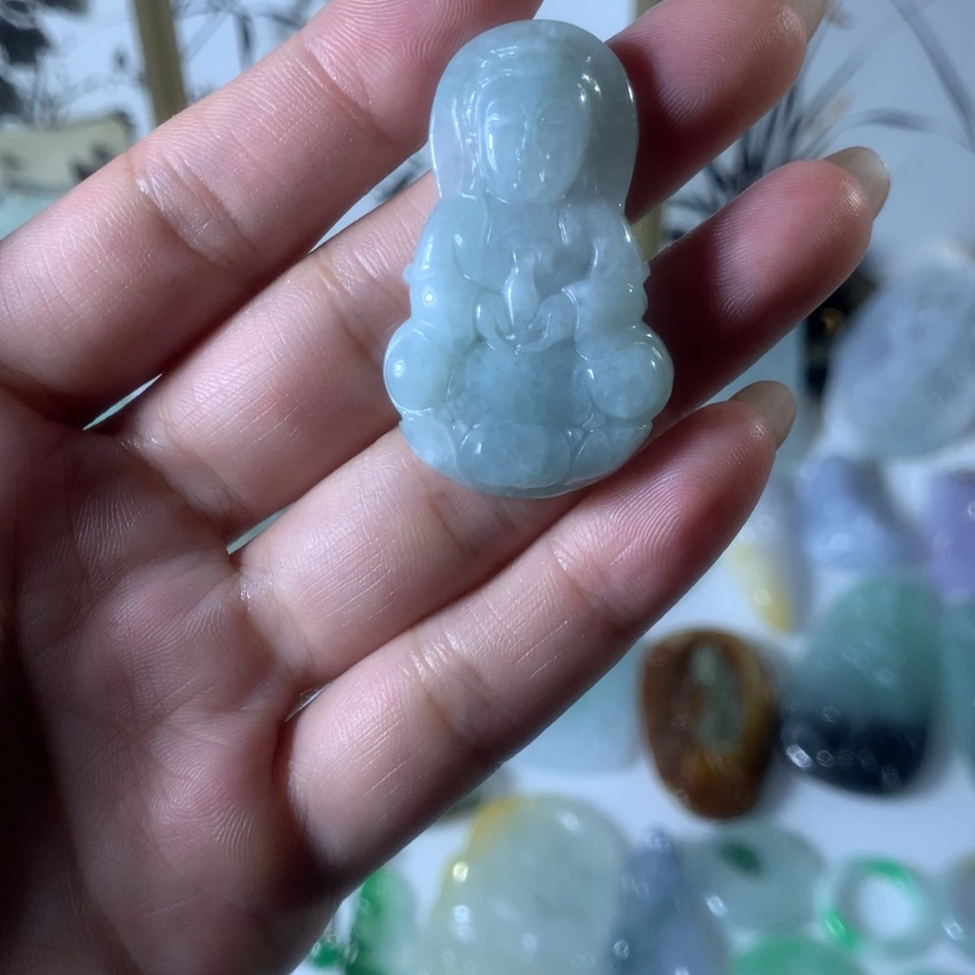 翡翠未镶嵌颈饰观音
