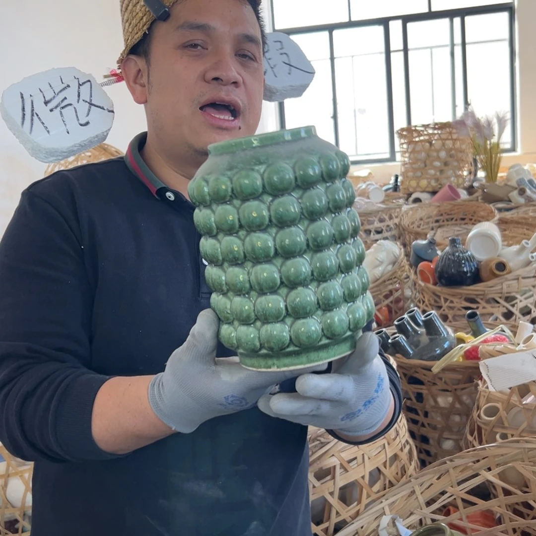 摆件94 号高中低温陶瓷瓶（部分微瑕）