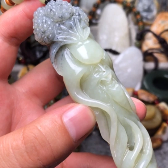 和田玉未镶嵌把件