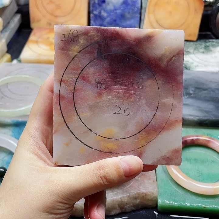 石英质玉未镶嵌手镯定制