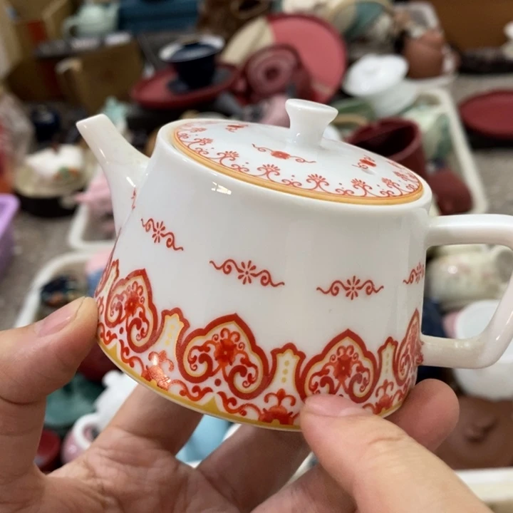 陶瓷艺术品及陶瓷壶