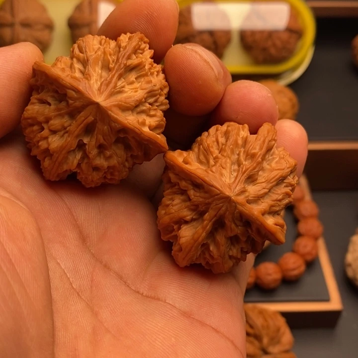 文玩核桃吊坠四楞