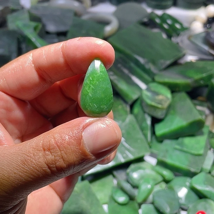 悠***和田玉（碧玉）未镶嵌珠宝奇石