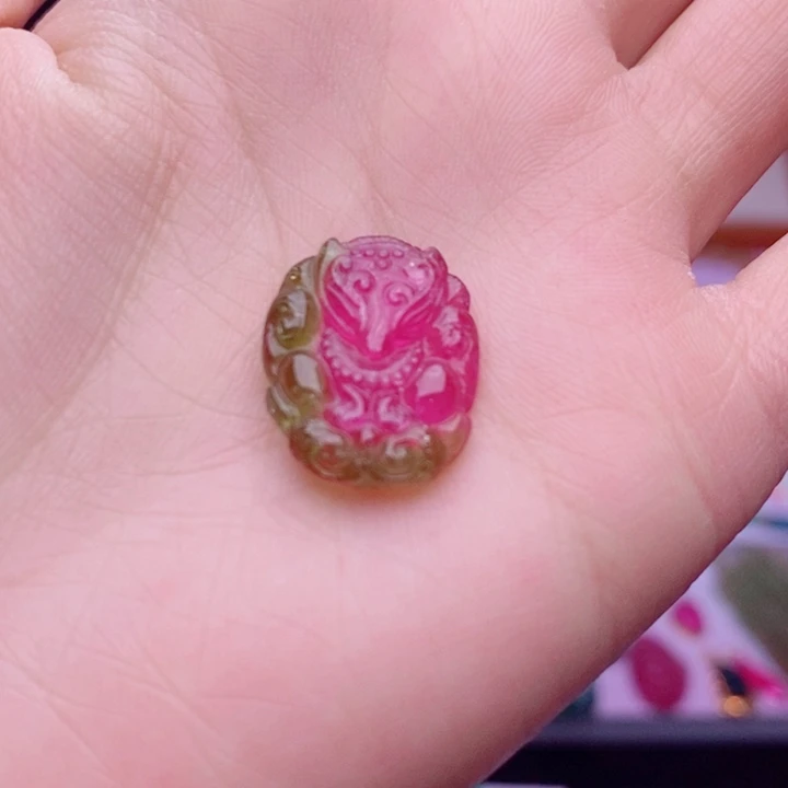 颈饰碧玺未镶嵌九尾狐吊坠yy