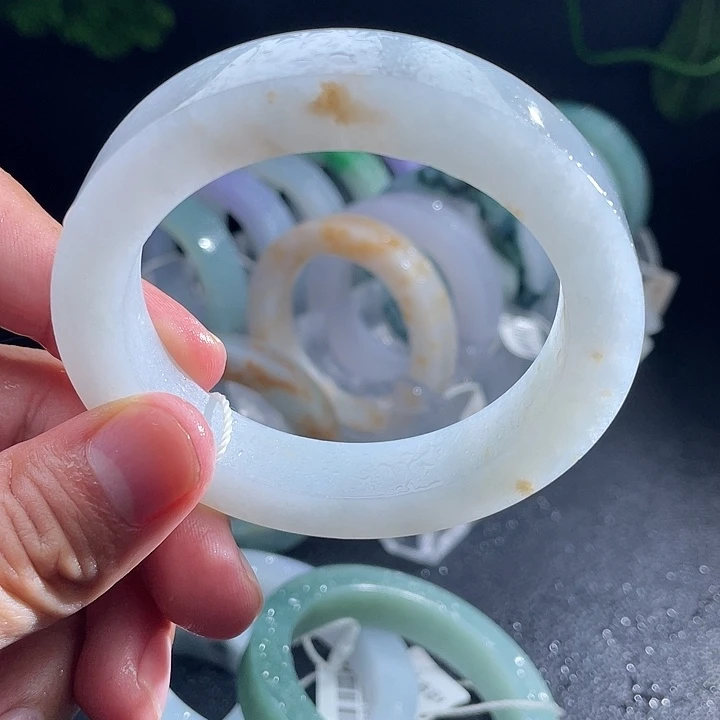 定制翡翠未镶嵌翡翠手镯