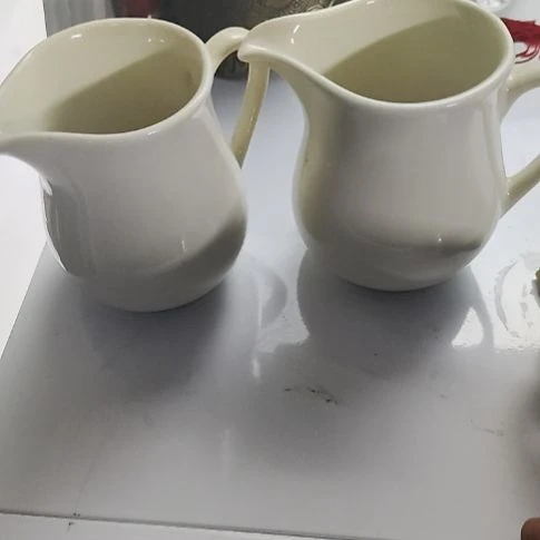 瓷片瓷片，各种摆件，盘，碗，沙锅，均有瑕疵。