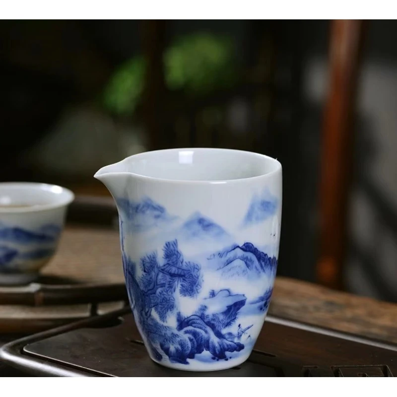（旗舰号）复古青花山水开窗公道杯