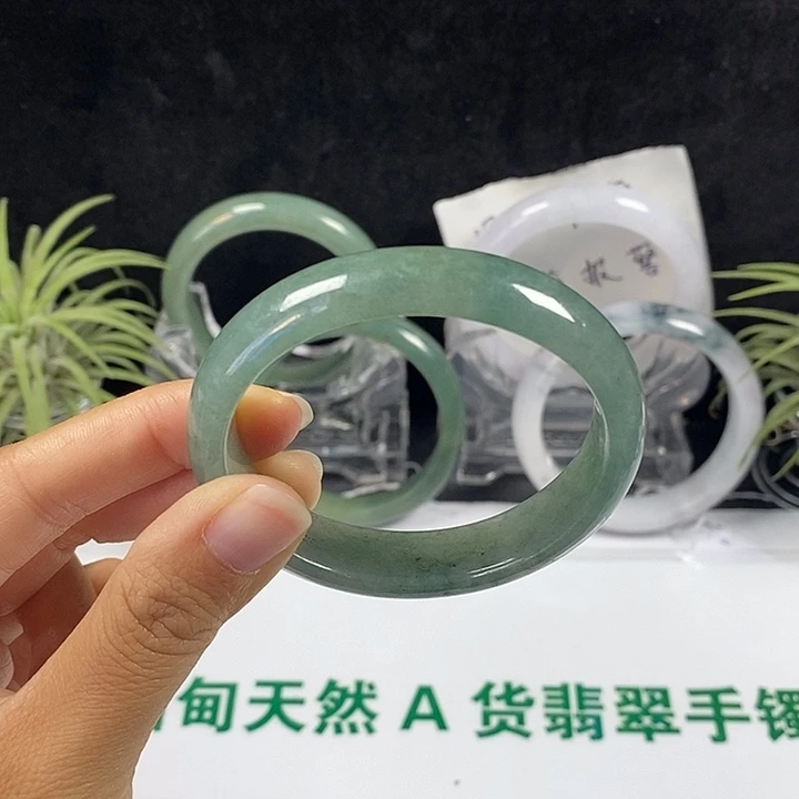 未镶嵌手镯翡翠49号。 52.7圈贵妃