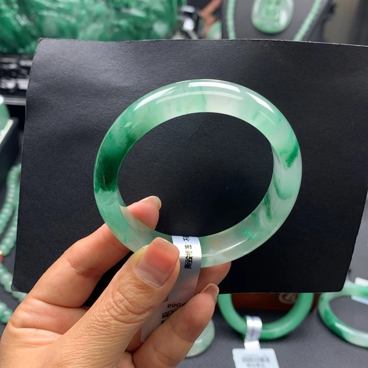 石英质玉未镶嵌手镯