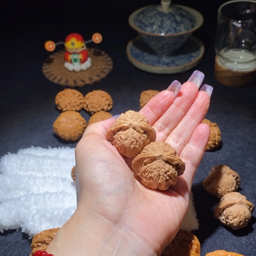 文玩核桃吊坠白狮子39