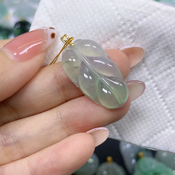 翡翠18K金镶嵌颈饰挂件