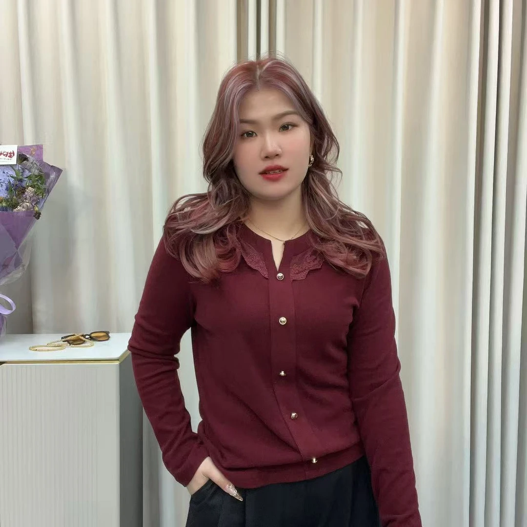小鑫肝@现货浮力内抓绒蕾丝提花拼接纽扣气质修身T恤 69057