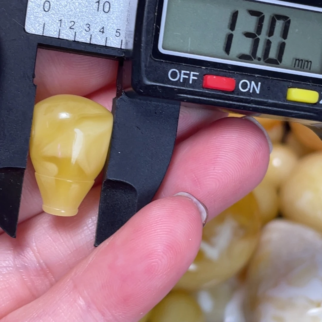 未镶嵌蜜蜡裸石447