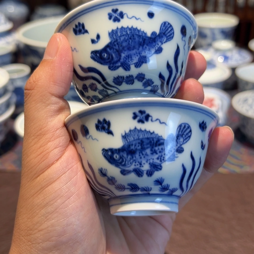 精品青花鱼藻纹小撇口杯口径约7.8厘米