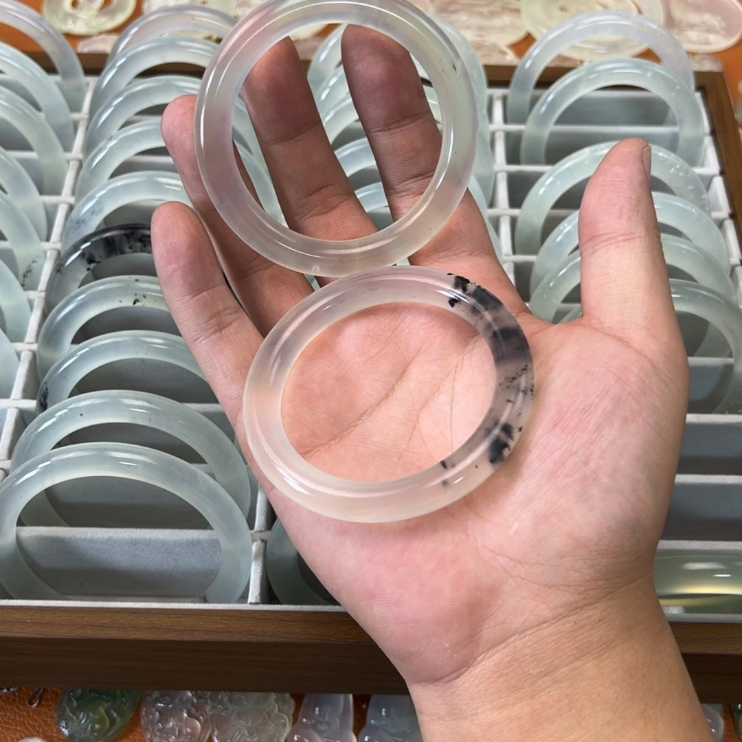 嗯***嗯蛇纹石玉未镶嵌颈饰