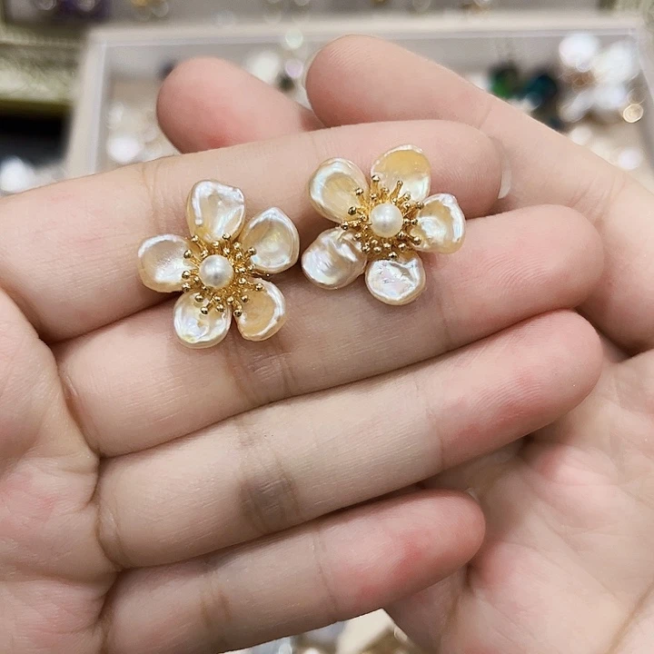 无非金属香槟色耳钉