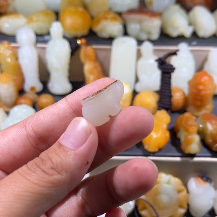 1***申和田玉未镶嵌颈饰