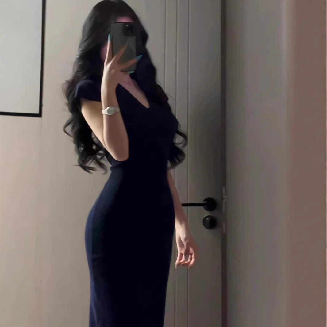 御姐风蓝色V领针织连衣裙女2025夏季新款修身显瘦包臀长裙小妈裙