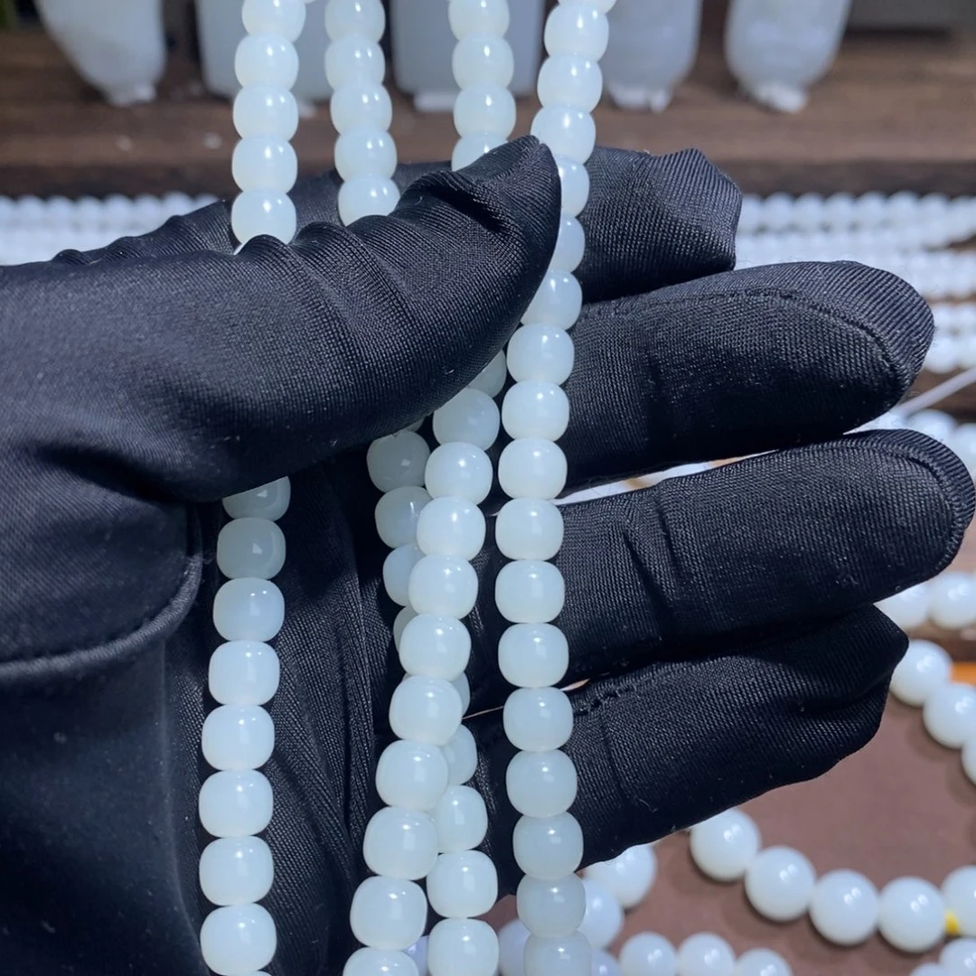 飘***叶和田玉（糖玉）未镶嵌手镯