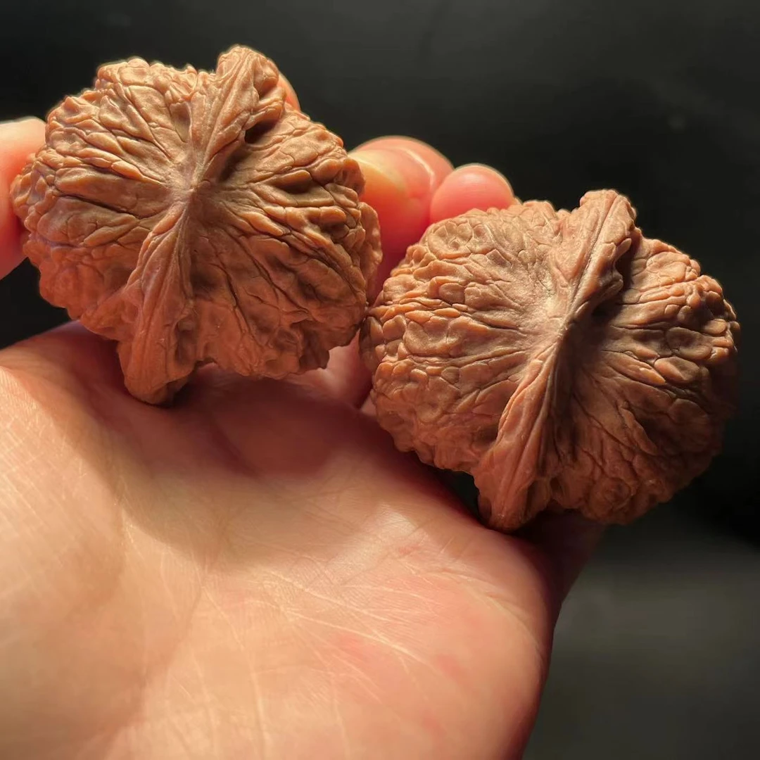 40左右血麒麟对核桃文玩核桃