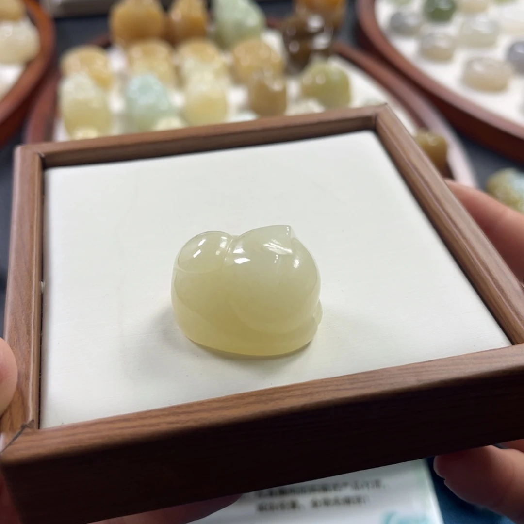 爱***活颈饰未镶嵌和田玉