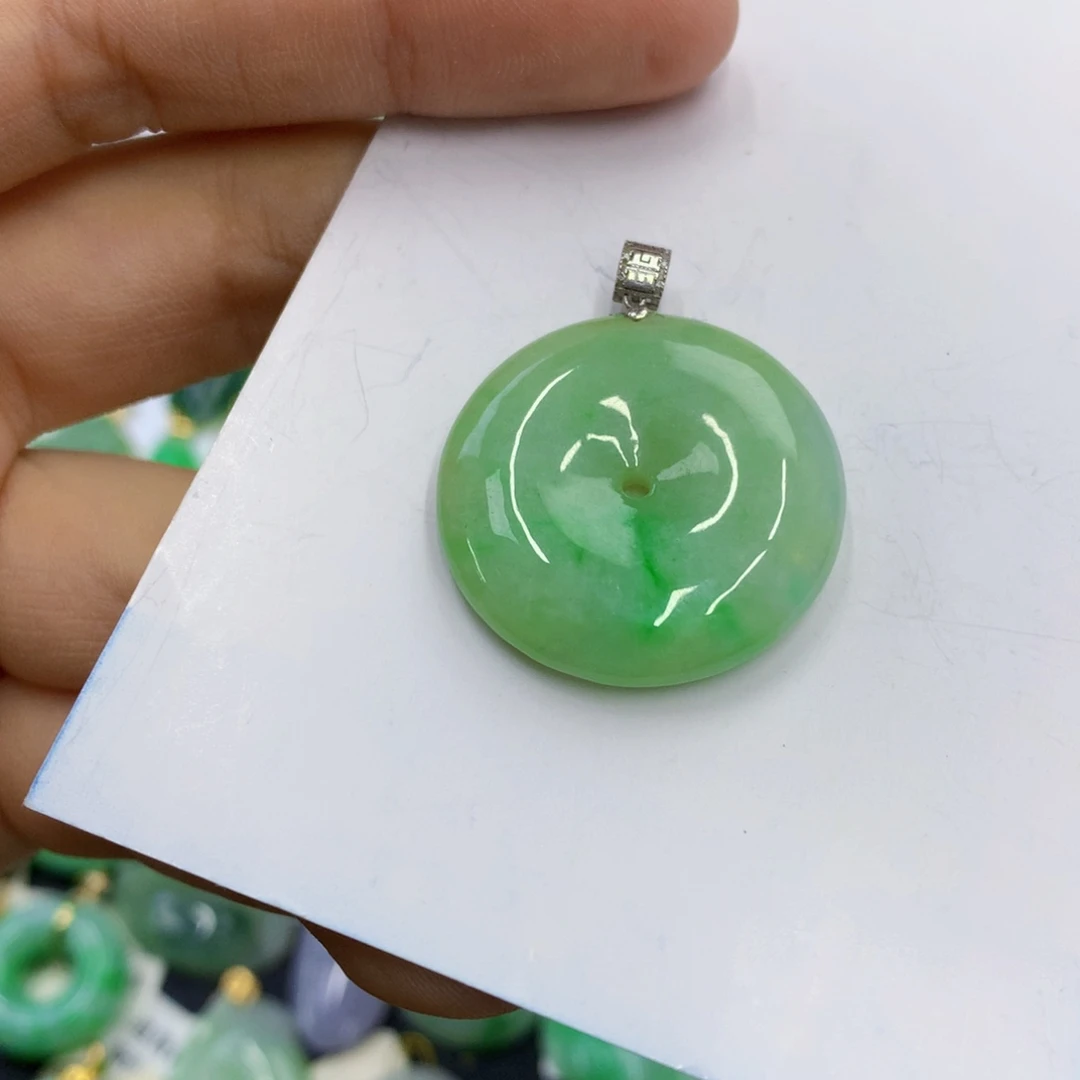 翡翠18K金镶嵌颈饰翡翠