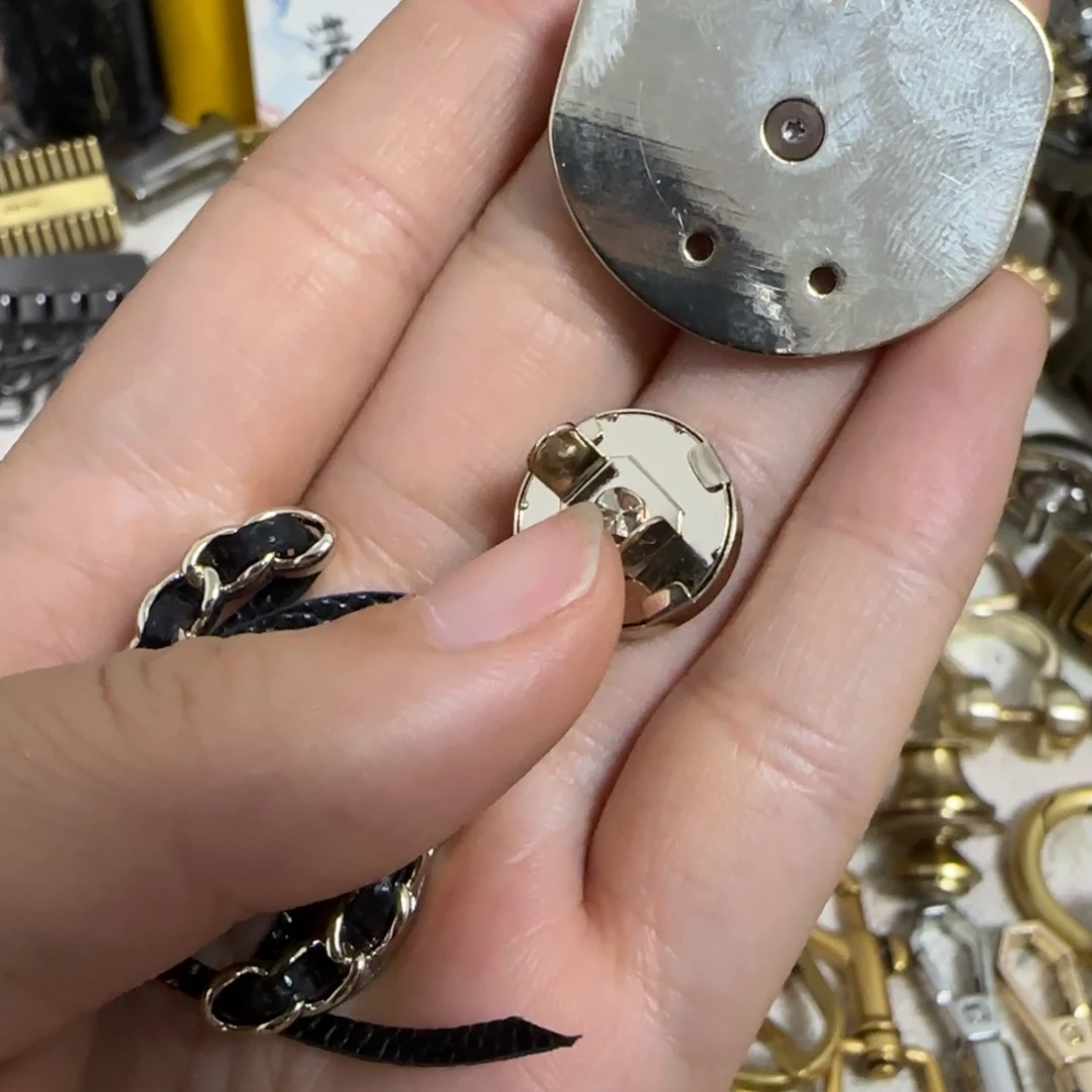 小香穿皮磁吸包锁10元