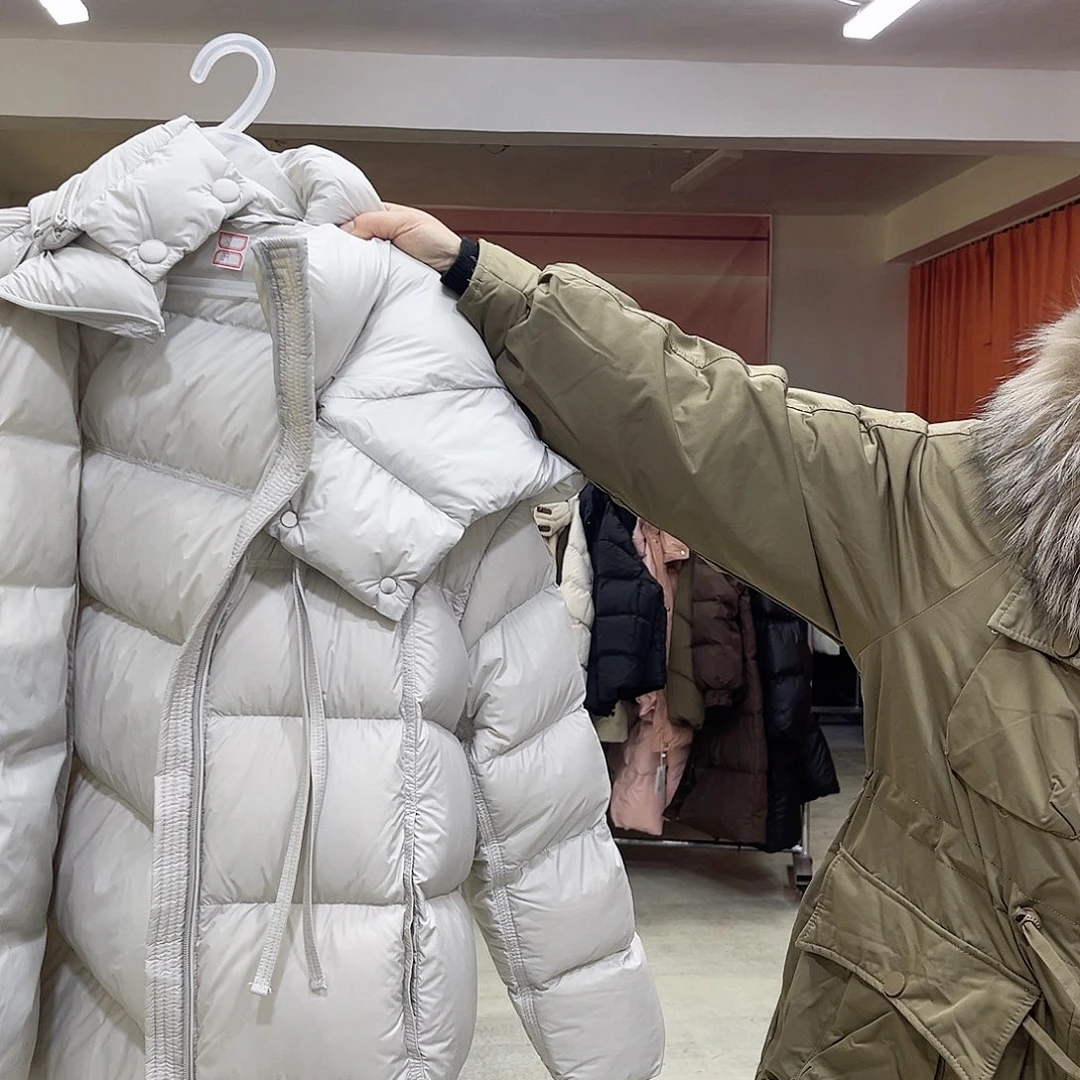 兔****卜米灰色带表带的