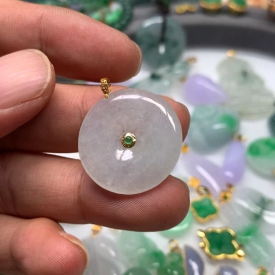 翡翠颈饰未镶嵌翡翠