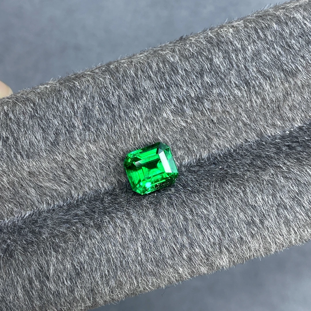 【文家珠宝】1.63ct 斯瓦特 沃顿祖母绿裸石 GUILD83155 精切满火彩