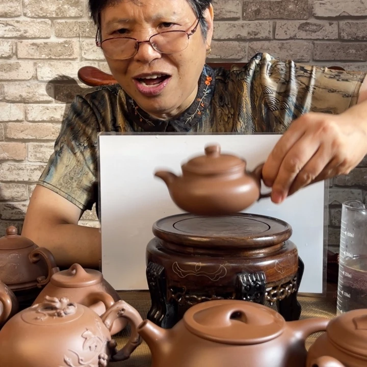 L***i茶壶紫砂紫砂艺术品