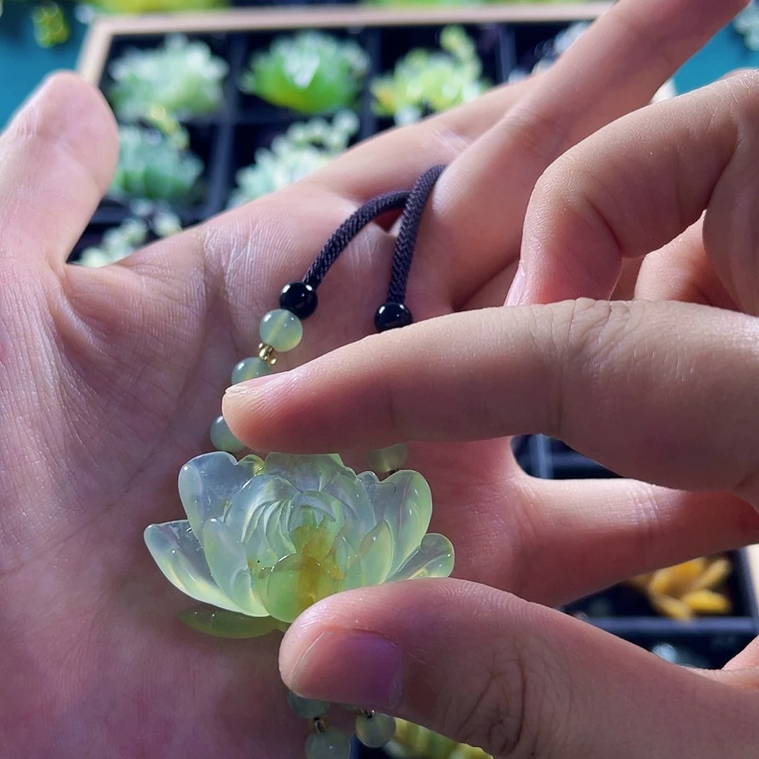蛇纹石玉未镶嵌颈饰