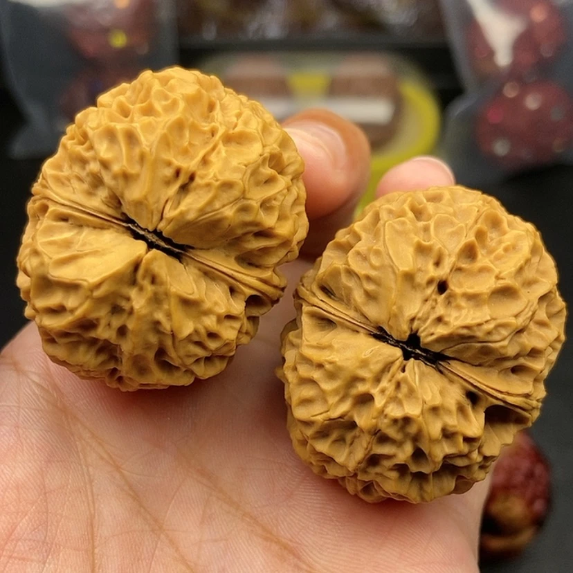【闪购商品】把件文玩核桃41尺铁绣球55克