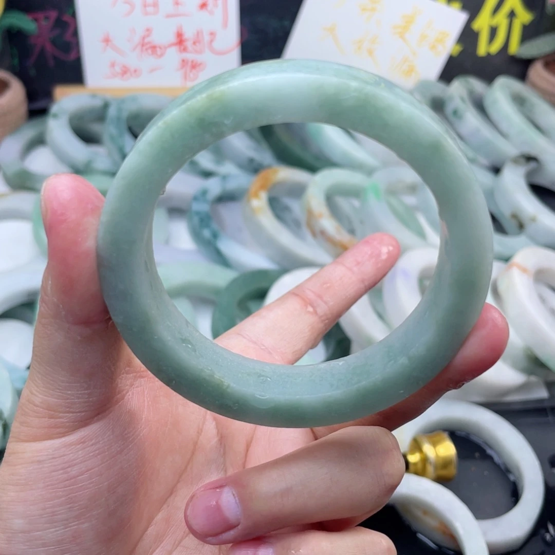 定制翡翠未镶嵌翡翠手镯