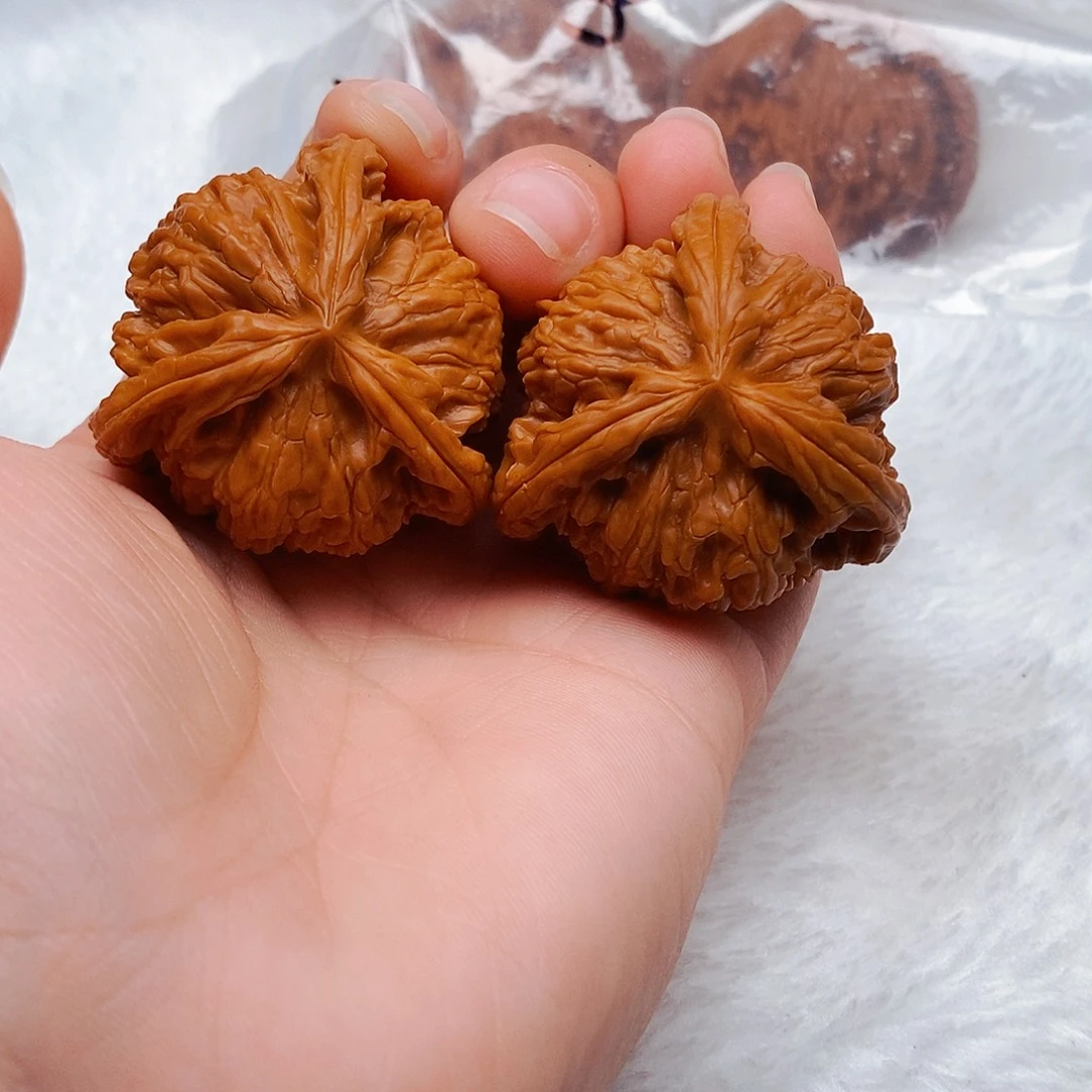 M***E吊坠文玩核桃三棱