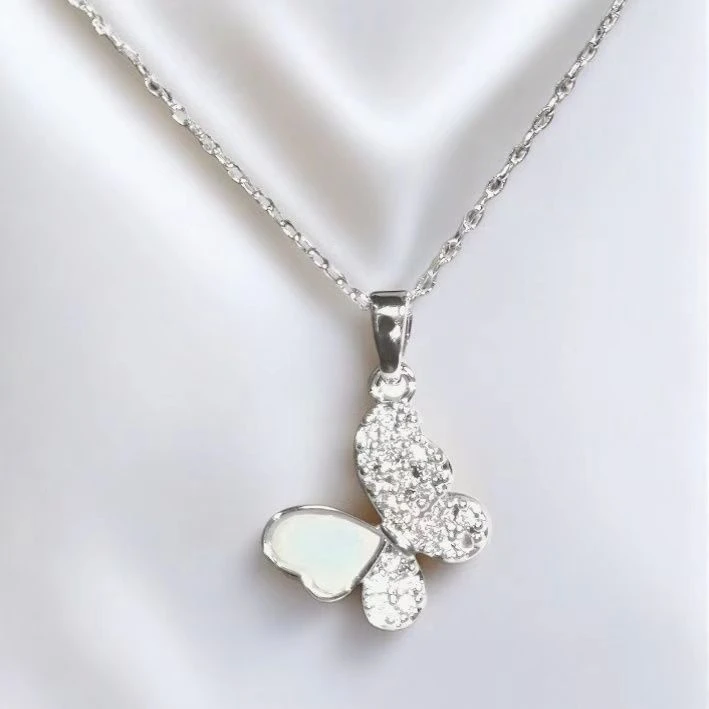 铜合金合成锆石吊坠 蝴蝶翩翩项链女款森系时尚气质锁骨链1022