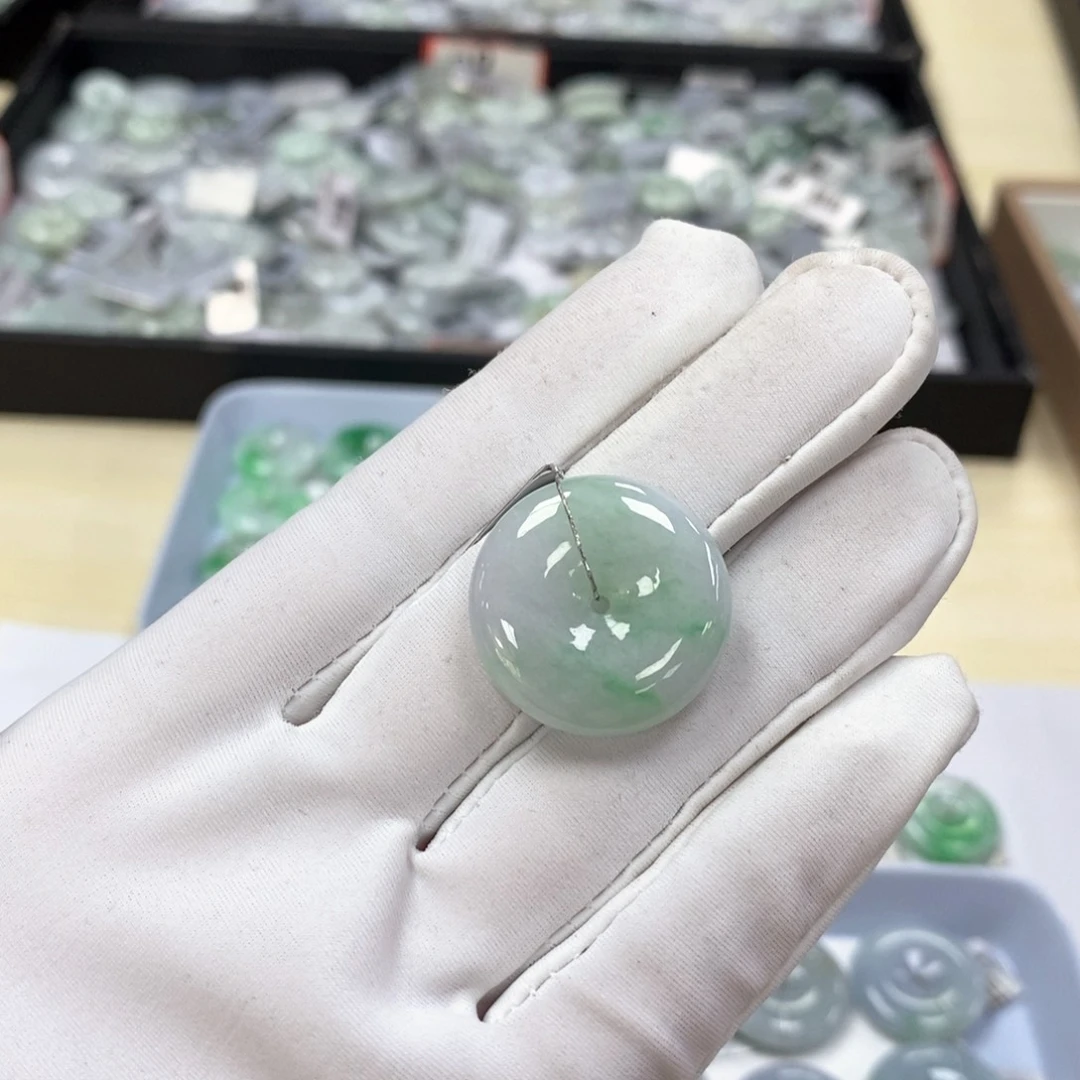 翡翠颈饰未镶嵌平安扣