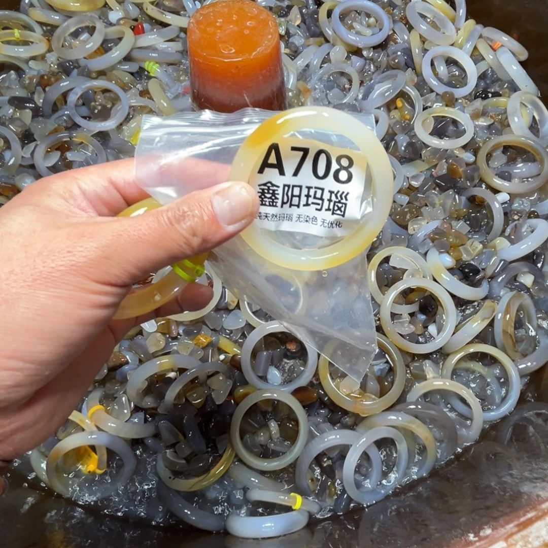 胖***涵玛瑙/玉髓未镶嵌手镯708
