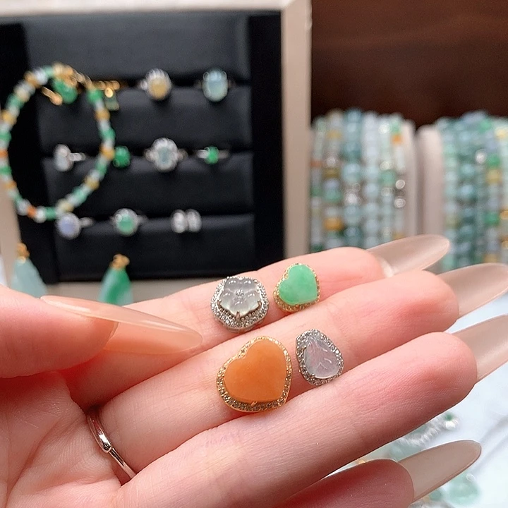 翡翠未镶嵌颈饰天然A货翡翠