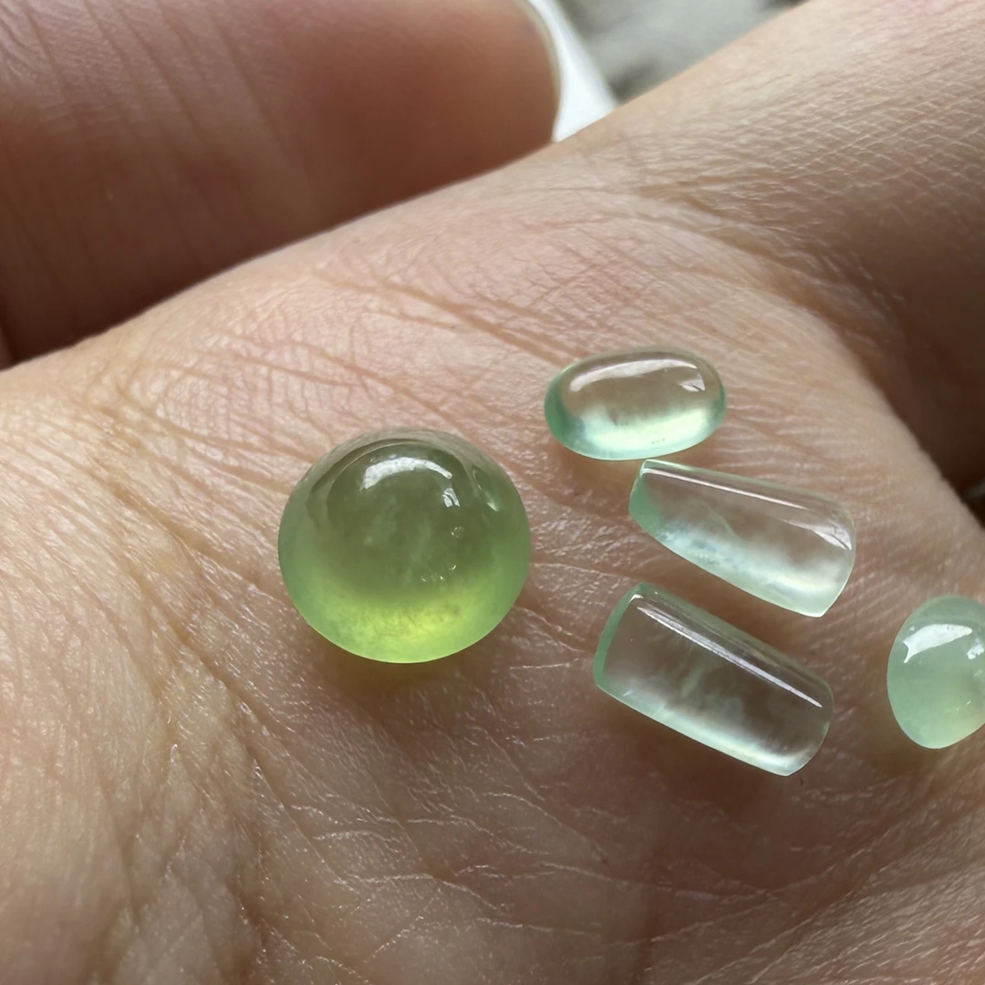 特色凤雏薄荷绿钻s种天然缅料翡翠蛋面