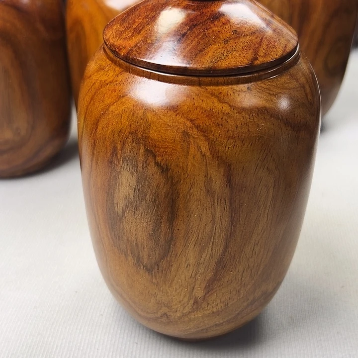 金****湾越南黄花梨茶叶罐一个