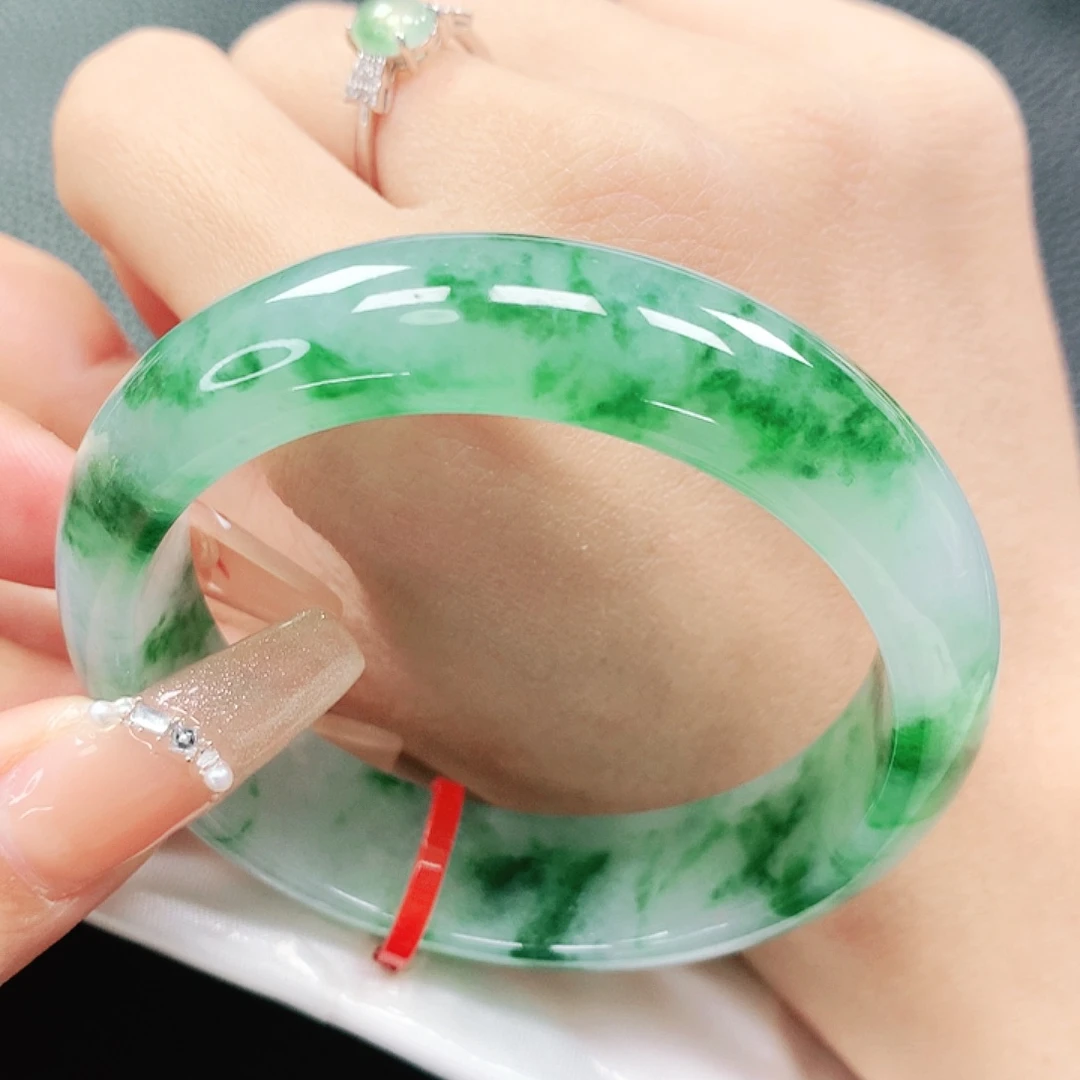 翡翠手镯未镶嵌53圈