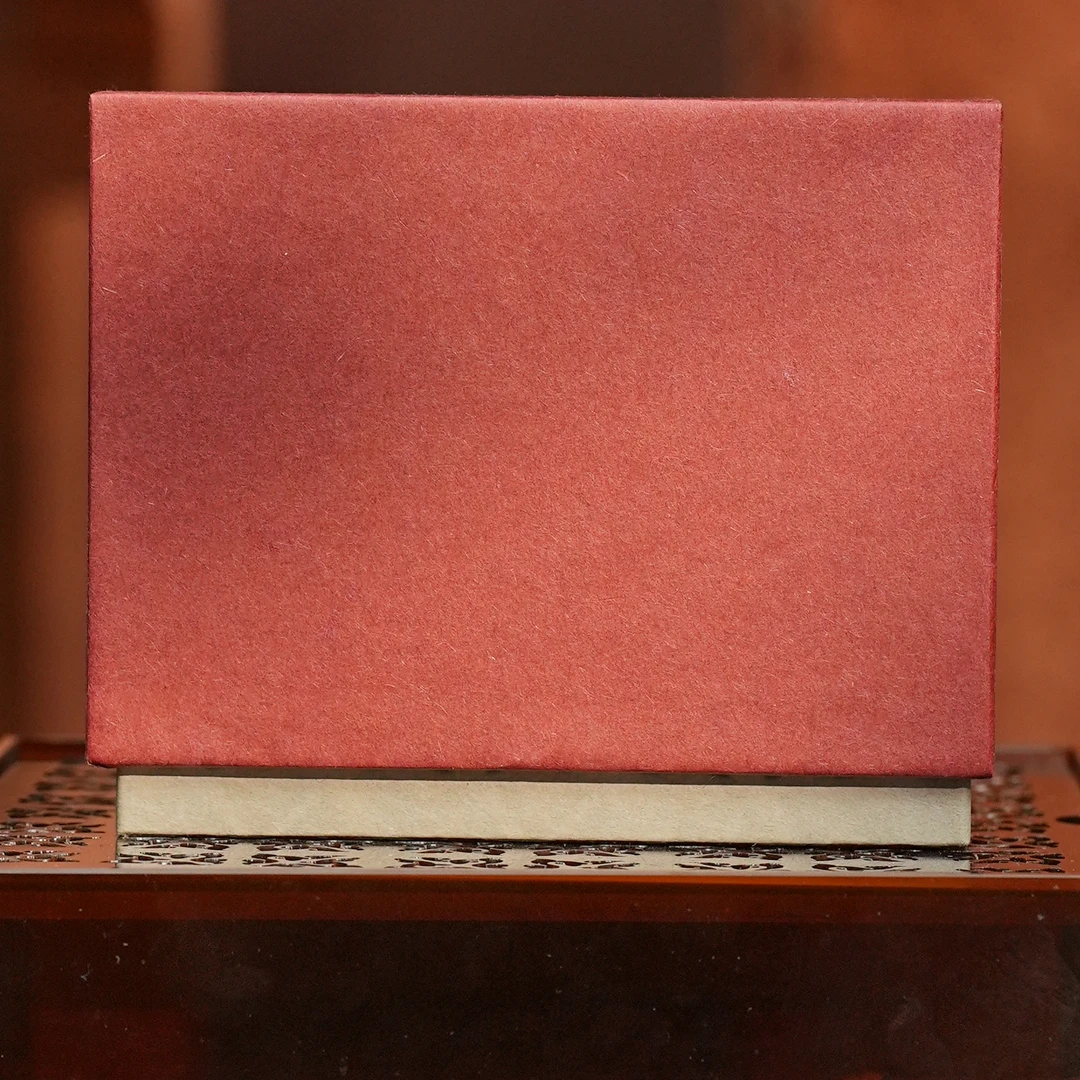 瓷0827-QH-黑地粉彩二桃小鸡心杯CP