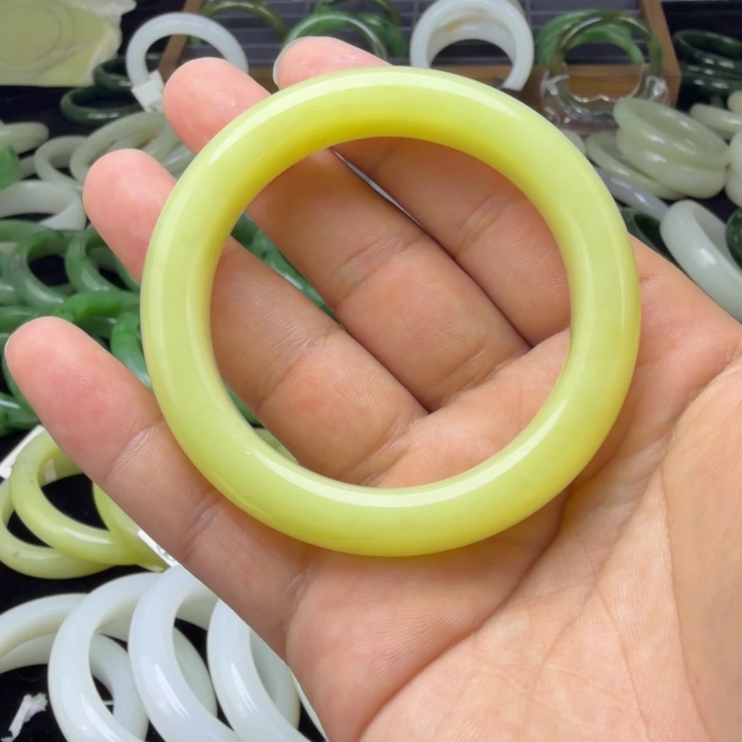 声***慢和田玉未镶嵌手镯