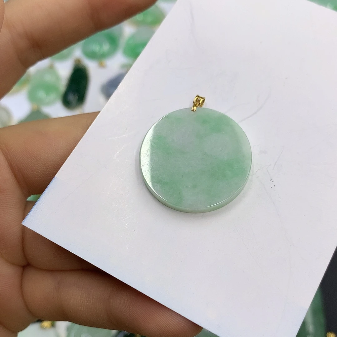 翡翠18K金镶嵌颈饰翡翠