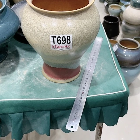 是**一景德镇手工制作花盆