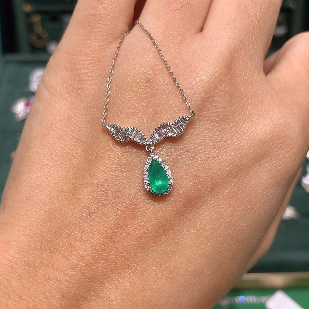 祖母绿颈饰18K金镶嵌