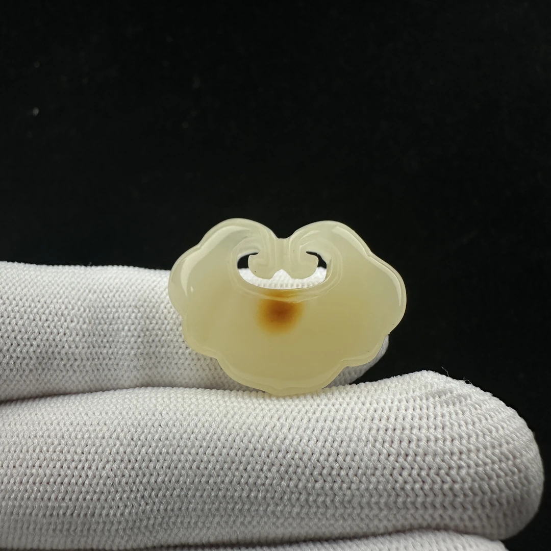 Y4726天然原矿俄料蜜蜡如意锁29*22*6mm支持复检假一罚十