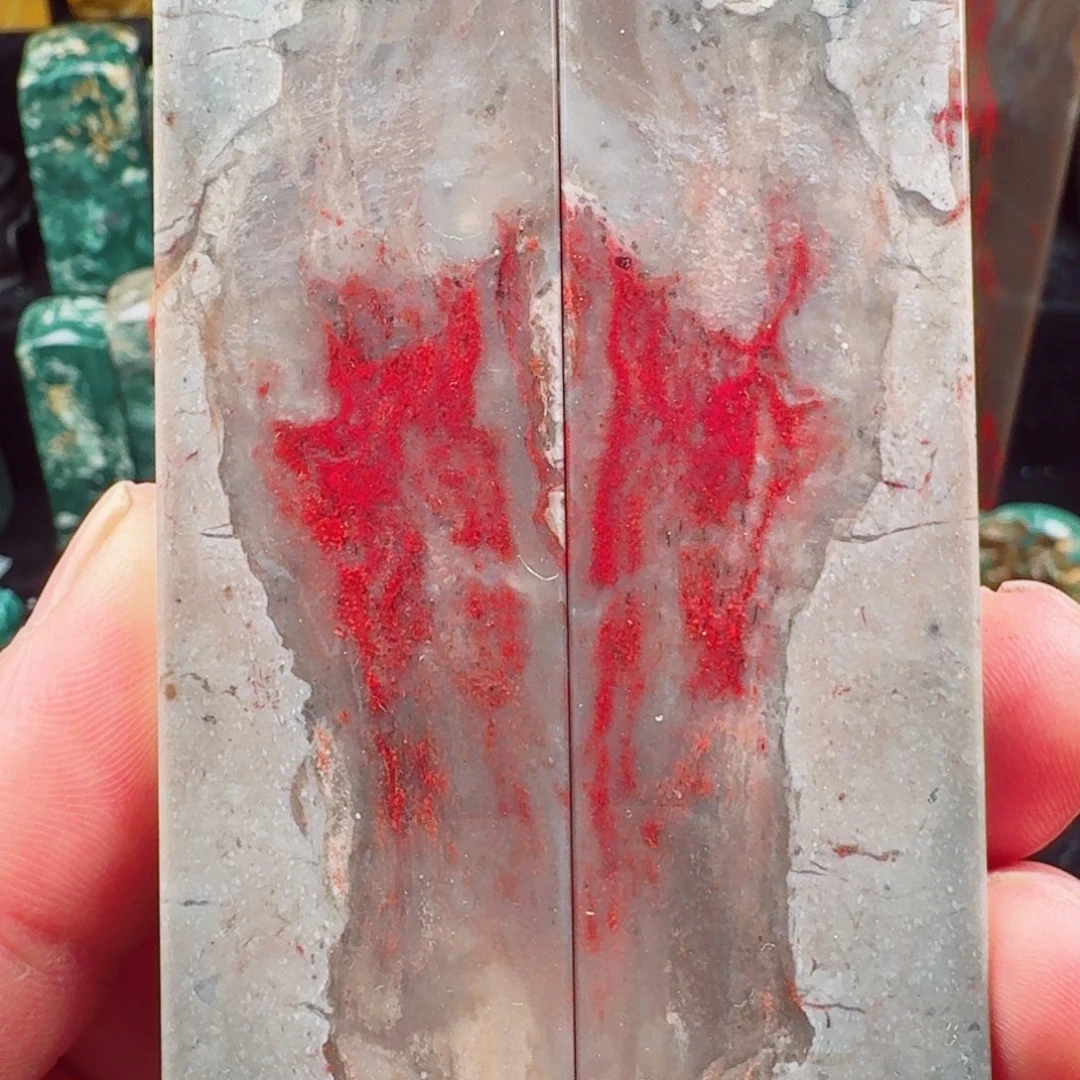 昌化鸡血石牛角冻