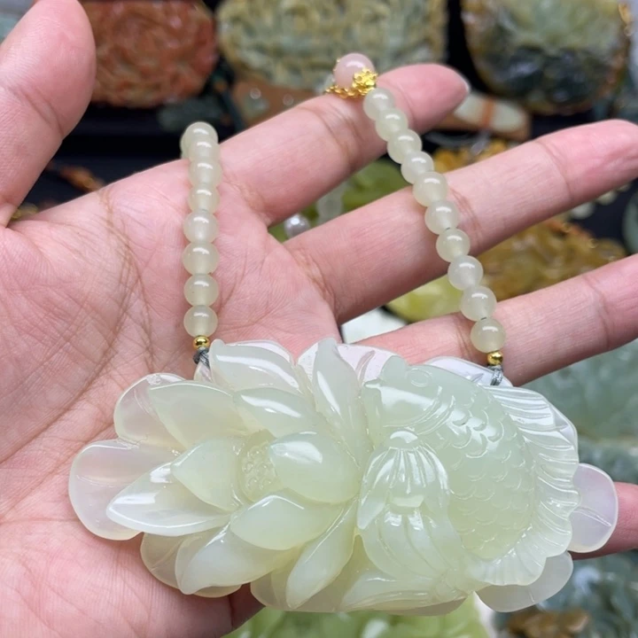 蛇纹石玉未镶嵌颈饰